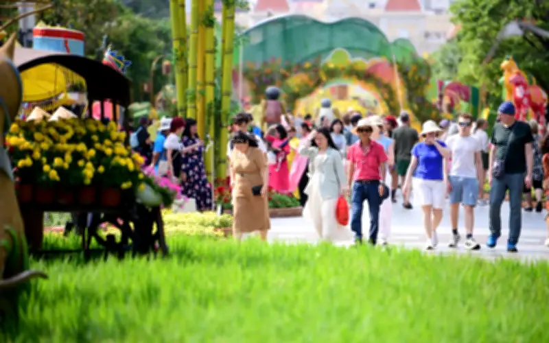 Đường Hoa Nguyễn Huệ 2026 Khép Lại Với Hơn 2,2 Triệu Lượt Khách, Công Nghệ Mapping Gây Ấn Tượng