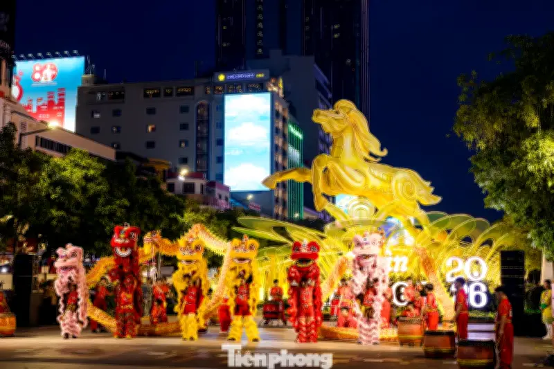 Đường Hoa Nguyễn Huệ: Từ Điểm Ngắm Hoa Đến 'Cấu Trúc Văn Hóa Công Cộng' Đầy Trải Nghiệm