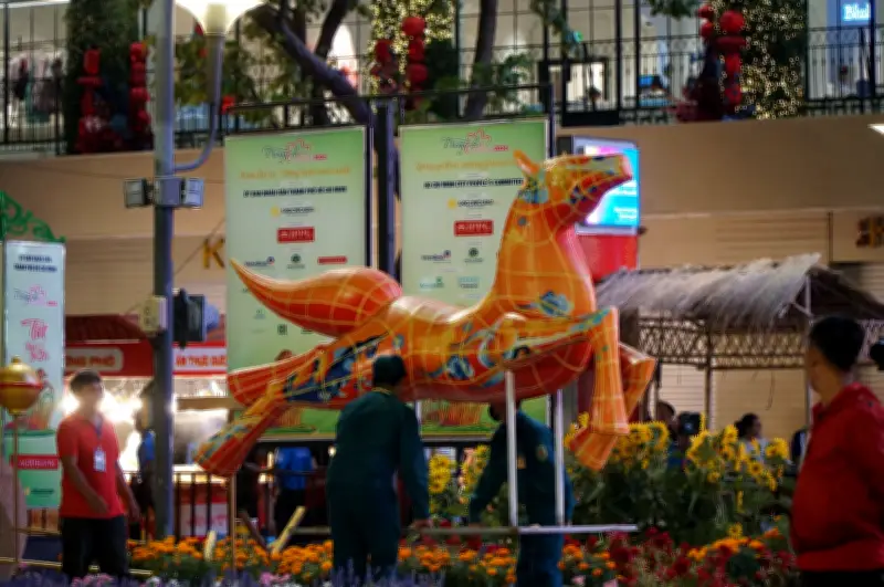 Đường Hoa Nguyễn Huệ Tết Bính Ngọ 2026 Bế Mạc, Thu Hút Hơn 1,8 Triệu Lượt Khách