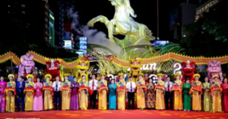 Đường Hoa Nguyễn Huệ Tết Bính Ngọ 2026 Khai Mạc Rực Rỡ Với Chủ Đề 'Xuân Hội Tụ'