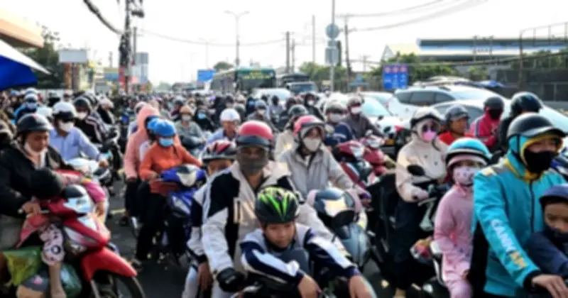 Ông Đinh Minh Cảnh - 'Hiệp sĩ hút đinh' 20 năm dọn đường an toàn cho dân sau Tết