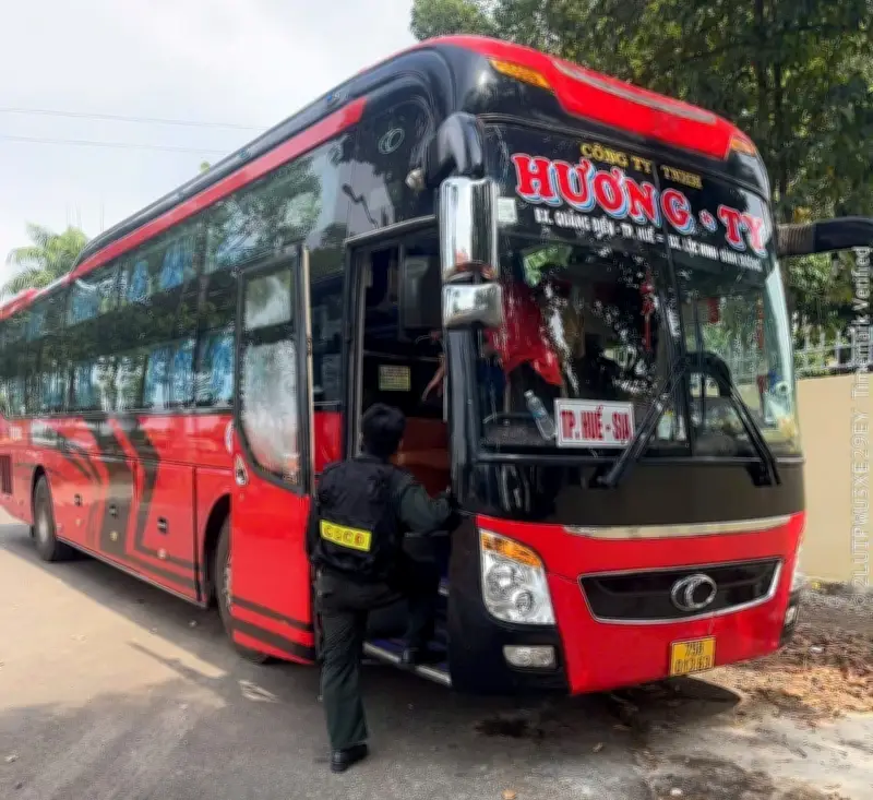 Đồng Nai xử phạt tài xế và chủ xe khách 45 chỗ nhưng nhồi nhét 54 người
