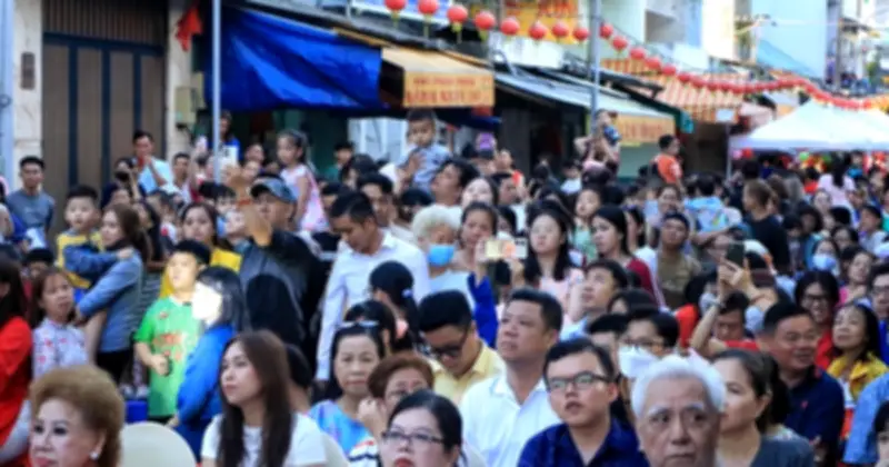 Đông Nghẹt Người Đổ Về Phố Ẩm Thực Hà Tôn Quyền Trong Lễ Hội Nguyên Tiêu 2026