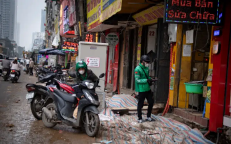 Đường Nguyễn Tuân Vẫn Ngổn Ngang Sau Tết, Người Dân Bức Xúc