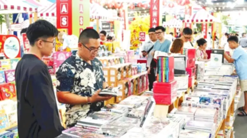 Đường Sách Tết: Lễ Hội Văn Hóa Đọc Lan Tỏa Mạnh Mẽ Tại Thành Phố