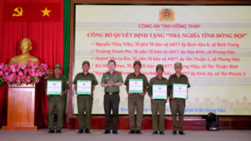 Đồng Tháp trao 14 căn nhà nghĩa tình cho lực lượng bảo vệ an ninh cơ sở dịp Tết 2026