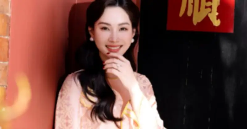 Đặng Thu Thảo gây sốt với áo dài cam rạng rỡ, vóc dáng thon thả sau 3 lần sinh con