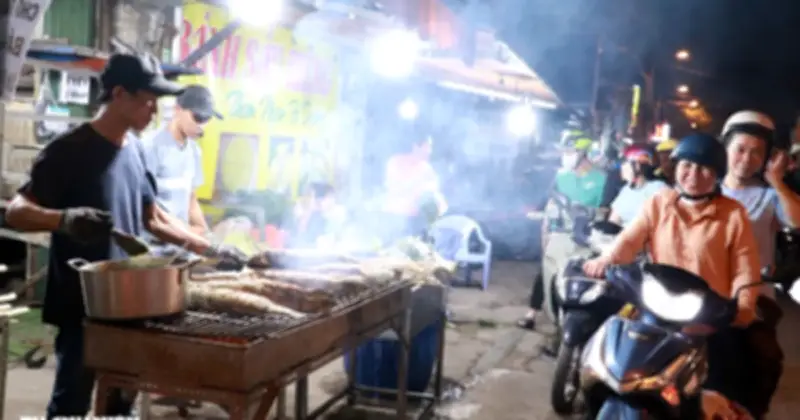 Đường Tân Kỳ Tân Quý Thơm Lừng Mùi Cá Lóc Nướng Đêm Trước Vía Thần Tài