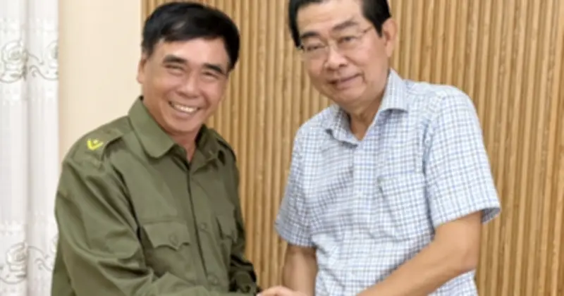 Ông Võ Văn Dũng thăm hỏi và trao 2.000 suất quà Tết tại Cà Mau