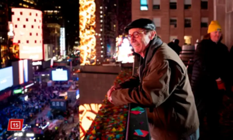 Ông Vua Pháo Giấy New York: 30 Năm Tạo Phép Màu Đêm Giao Thừa Quảng Trường Thời Đại