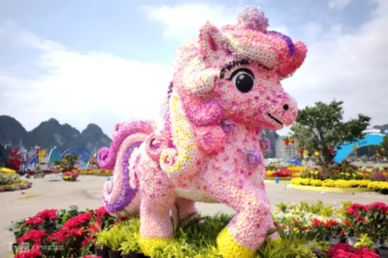 Ngựa Hoa Và Tượng Bát Mã Rực Rỡ Bên Vịnh Hạ Long Thu Hút Du Khách Dịp Tết 2026