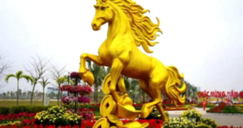 Ngựa Vàng Rực Rỡ Đón Tết Bính Ngọ 2026 Tại Quảng Trường Hải Phòng