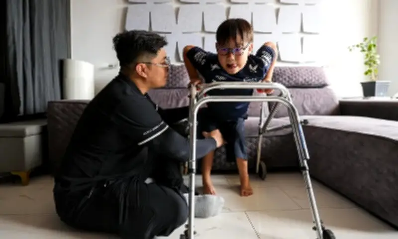 Nghị lực phi thường của 'kình ngư' 10 tuổi chiến đấu với bệnh teo cơ tủy sống