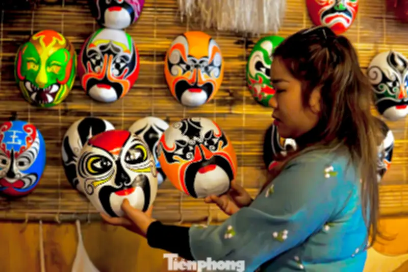 Nghệ Nhân Hội An Gìn Giữ Hồn Văn Hóa Qua Từng Chiếc Mặt Nạ Thủ Công Độc Bản