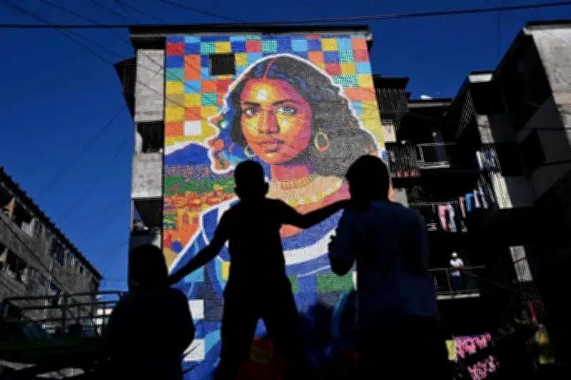 Nghệ sĩ Venezuela tạo 'Mona Lisa Mỹ Latinh' từ 100.000 nắp chai nhựa ở El Salvador