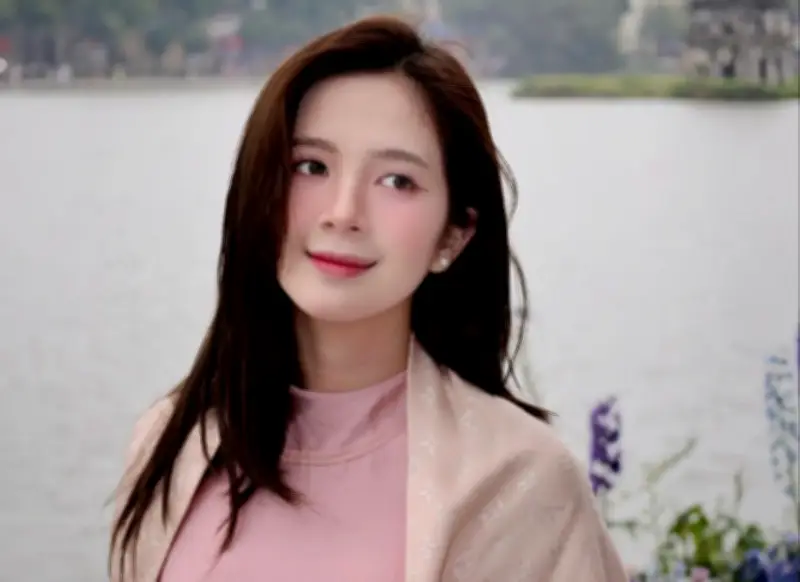 Nghệ sĩ Việt rộn ràng đón Mùng 2 Tết: Gia đình sum họp, du xuân và chia sẻ khoảnh khắc ấm áp