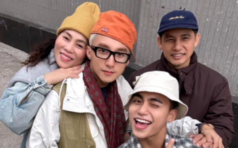 Nghệ sĩ Việt rộn ràng đón Tết Bính Ngọ 2026: Sơn Tùng M-TP, MONO gây bão với ảnh gia đình