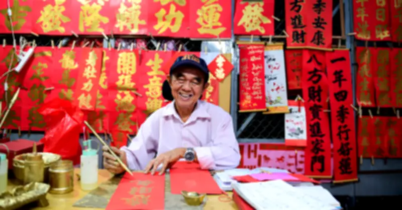 Nghệ thuật viết liễn Tết: Gìn giữ hồn xuân truyền thống giữa lòng Sài Gòn