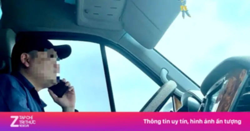 Nghe điện thoại khi ôtô dừng chờ đèn đỏ có bị phạt? Giải đáp từ cơ quan chức năng