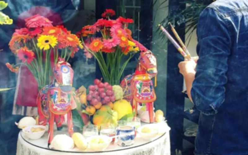 Nghi thức cúng khai trương đầu năm: Chuẩn bị lễ phẩm và bài khấn chi tiết