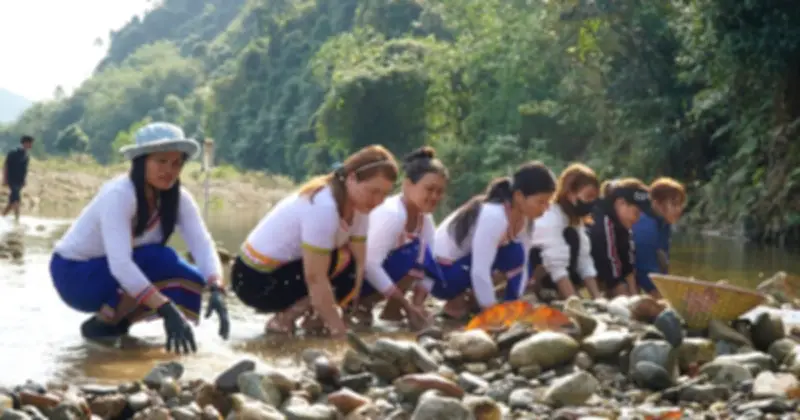 Người Cor Quảng Ngãi tái hiện tục đắp chăn, đón lộc đầu năm giữa đại ngàn