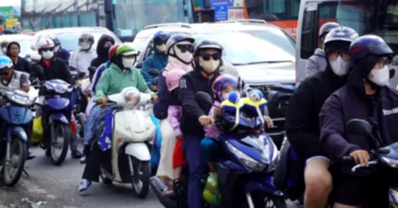 Người dân miền Tây đổ về TP.HCM sớm từ mùng 4 Tết, lo ngại ùn tắc giao thông