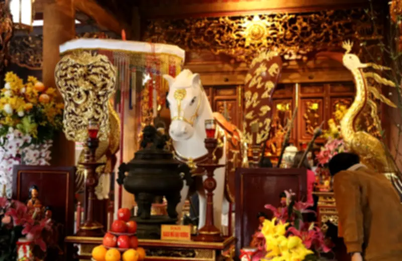 Người Hà Nội nô nức đi lễ Tứ Trấn đầu năm Bính Ngọ 2026