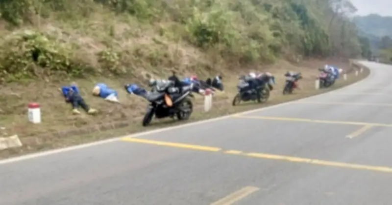 Người lao động ngủ gục ven đường sau hành trình 400km về quê đón Tết: Bức ảnh gây xúc động và tranh luận