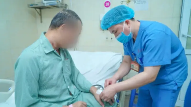 Người đàn ông ngừng tim 50 phút hồi sinh thần kỳ sau 40 ngày hồi sức tích cực