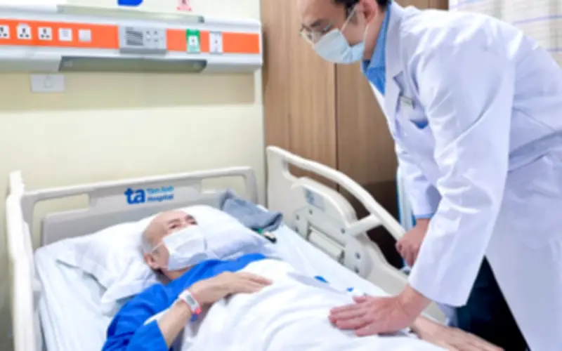 Người đàn ông nhập viện vì tuyến tiền liệt gấp 4 lần, bác sĩ cảnh báo dấu hiệu dễ bỏ qua