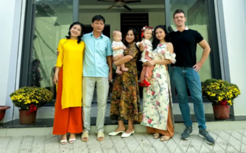 Người nước ngoài Thomas Op den Kamp: Từ bất ngờ đến yêu thương Tết Việt sau 10 năm