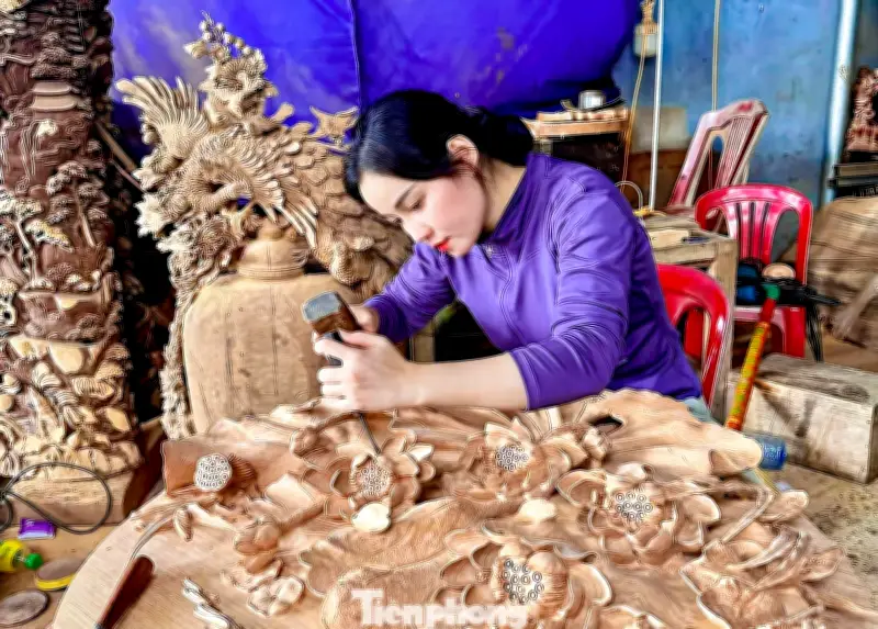 Người Phụ Nữ Đà Nẵng Thổi Hồn Vào Gỗ: Hành Trình 15 Năm Điêu Khắc Đầy Đam Mê