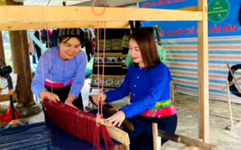 Người phụ nữ Thái 'giữ lửa' nghề dệt thổ cẩm, tạo sinh kế từ văn hóa truyền thống