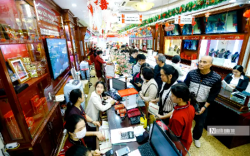 Người trẻ thay đổi cách đón vía Thần Tài: Từ mua vàng sang đầu tư thực tế