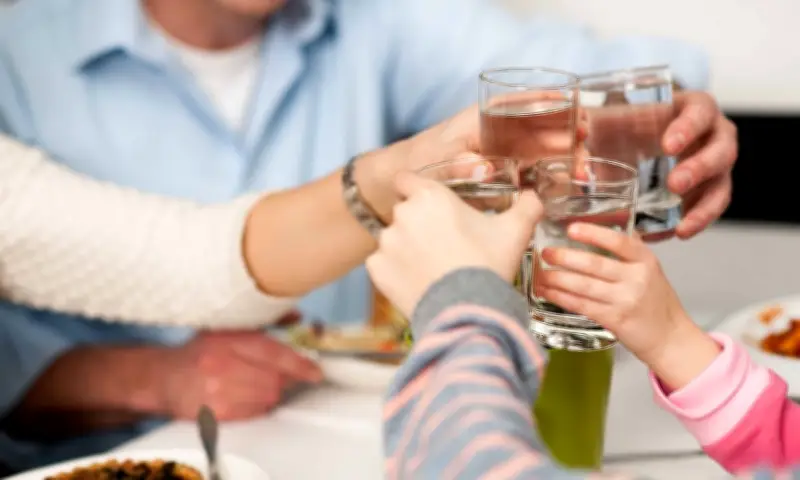 Người trẻ Việt Nam ngày càng 'nói không' với rượu bia, thay đổi văn hóa giao tiếp