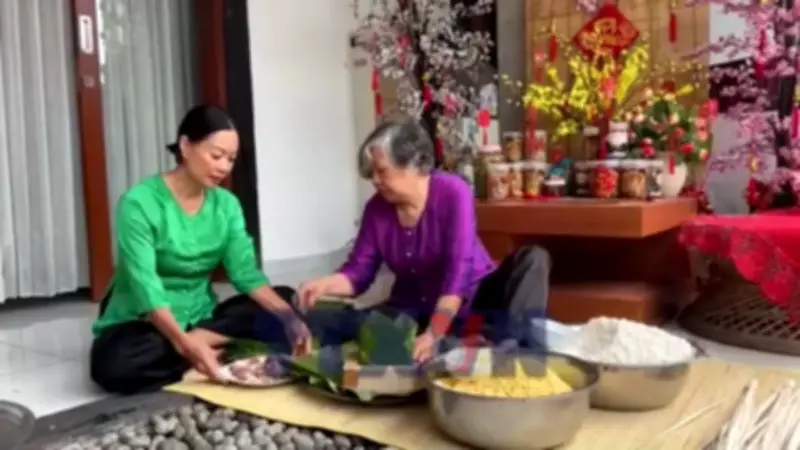 Người Việt tại Bali gói bánh chưng đón Tết, gìn giữ truyền thống quê hương