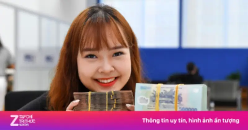 Ngân hàng tăng lãi suất, tặng vàng và lì xì tiền mặt thu hút khách gửi tiền sau Tết