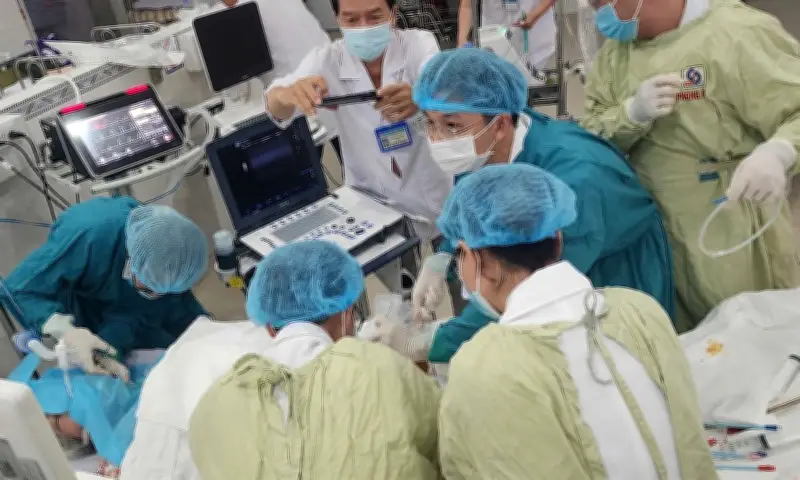 Ngừng tim đêm giao thừa, bệnh nhân 64 tuổi thoát chết nhờ E-CPR tại TP HCM