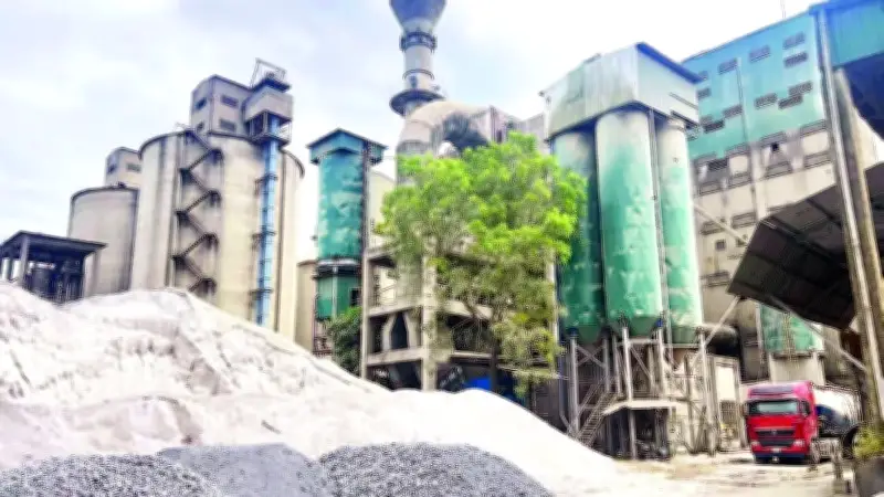 Ngành xi măng đối mặt thách thức kép: Môi trường và chính sách