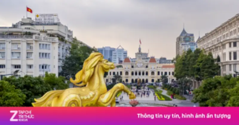 Đường Hoa Nguyễn Huệ Tết Bính Ngọ 2026: Hàng Chục Linh Vật Ngựa Độc Đáo Đã Thành Hình