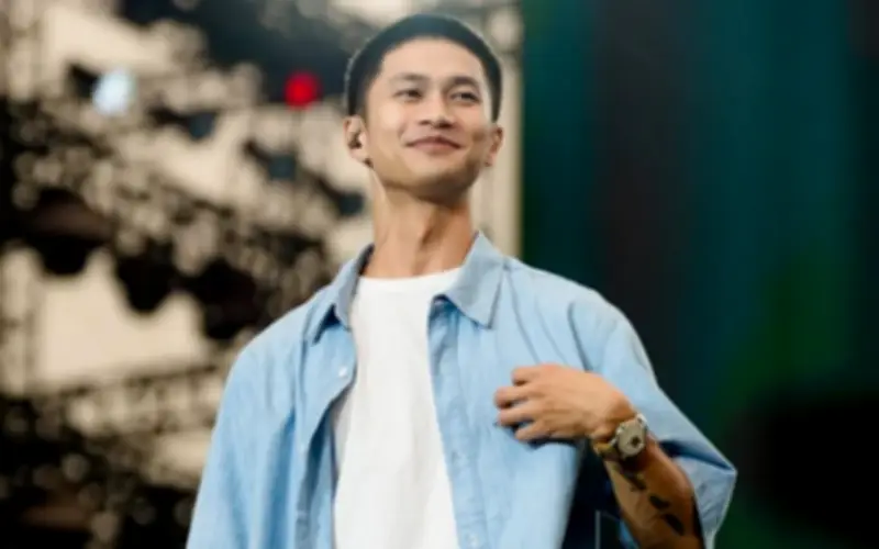 Nguyên Hùng mua đồ tết nuôi lô vải chín, do không chọn bài hit của mình