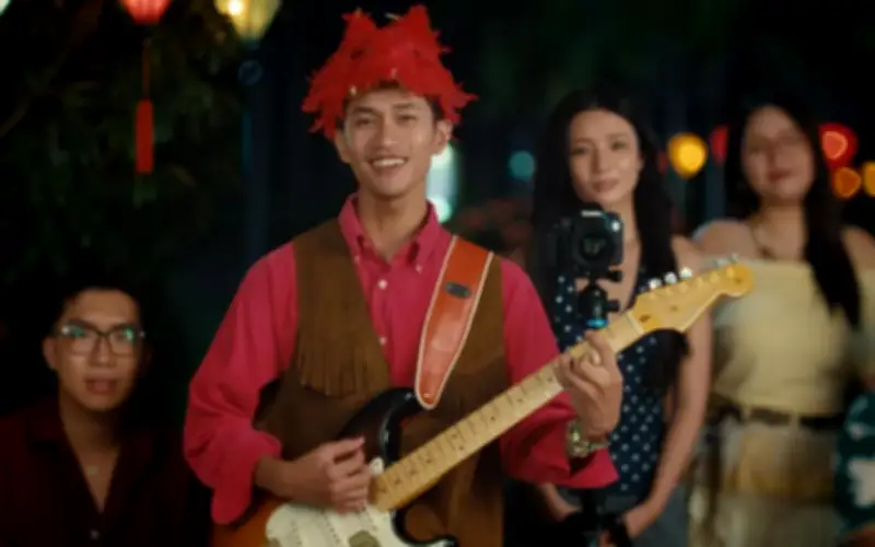 Nguyên Hưng Mua Đồ Điện Xuất Và Hát Nhạc Phim Ra Rạp Sau Tết