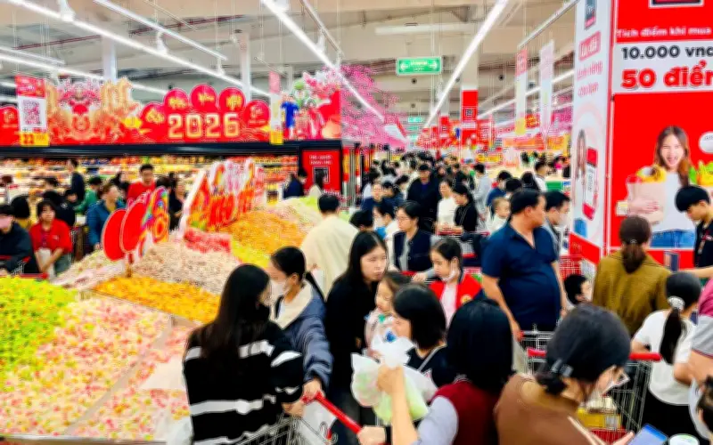 Ngày Cận Tết, Người Dồn Về Siêu Thị Mua Sắm, Hàng Hóa Đầy Ắp