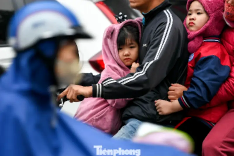 Ngày làm việc đầu năm Bính Ngọ 2026: Nhịp sống đô thị hối hả trở lại