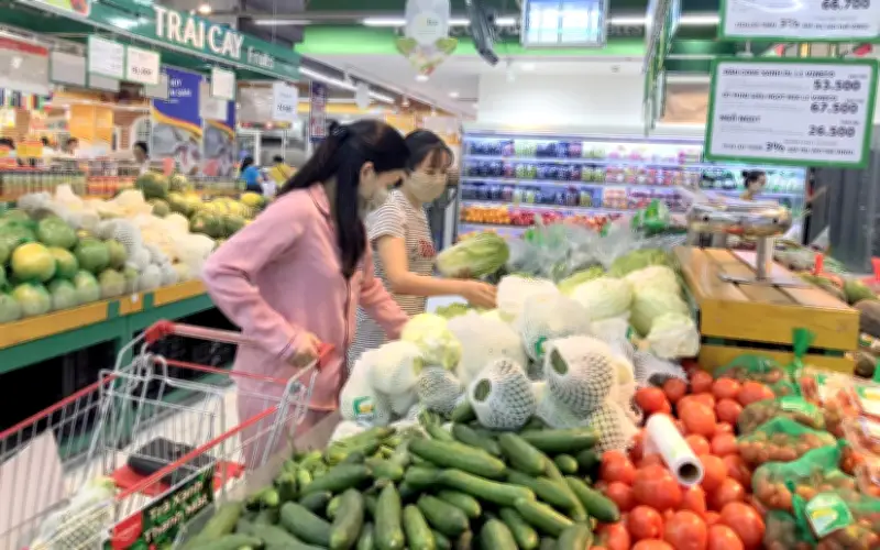 Ngày mùng 2 Tết, thị trường bán lẻ bắt đầu khởi động trở lại