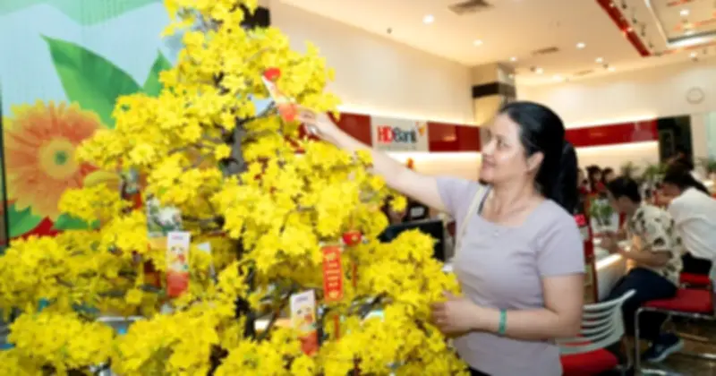 Ngày Vía Thần Tài: Ngân Hàng Đua Nhau Ưu Đãi, Khách Hàng Gửi Tiết Kiệm Rầm Rộ