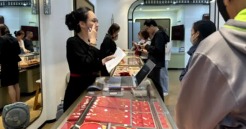 Ngày vía Thần Tài sắp đến, vàng vẫn khan hiếm tại các cửa hàng TP.HCM