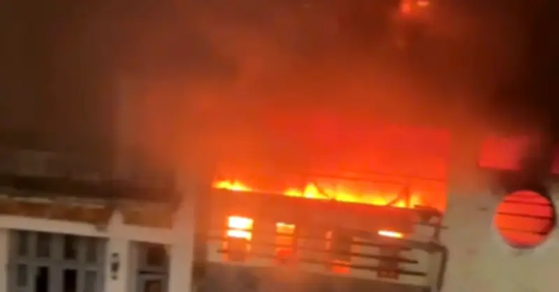 Nhà 3 tầng tại TP.HCM bốc cháy dữ dội đêm giao thừa, cả khu dân cư hoảng loạn