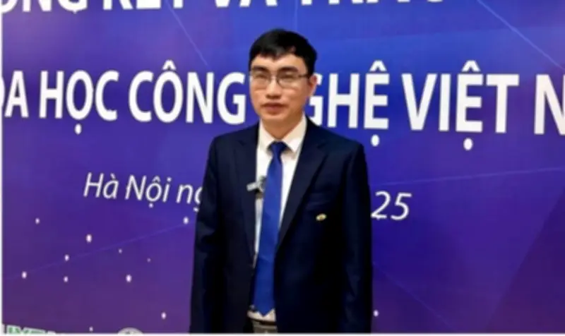 Nhà khoa học trẻ Nguyễn Bá Mạnh: Từ nghiên cứu vật liệu khung cơ kim đến loạt giải thưởng danh giá