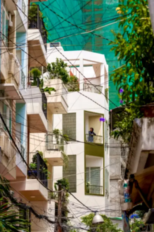 Nhà ống xen kẹt biến hình với thiết kế hình học lấy sáng tối đa